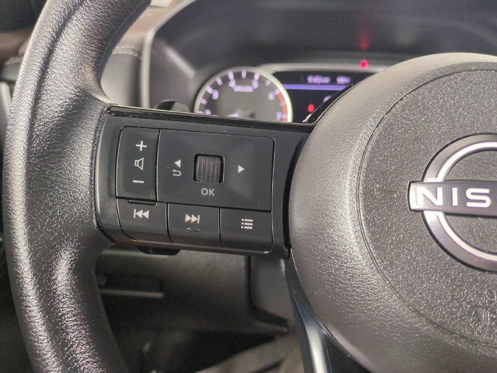 Used 2023 Nissan Rogue SV FWD image 30