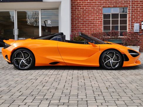 Used 2024 McLaren 750S Spider RWD image 3