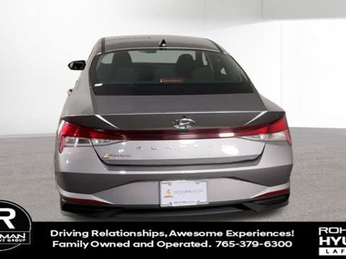 Used 2023 Hyundai Elantra SE w/ Preferred Accessory Package image 9
