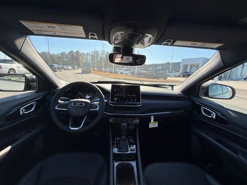 New 2026 Jeep Compass Latitude image 12