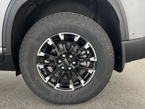 Used 2025 Chevrolet Traverse Z71 w/ Enhanced Driving Package image 53