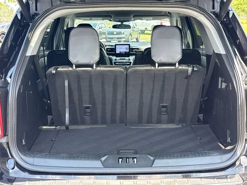 Used 2024 Ford Explorer XLT w/ Equipment Group 202A AWD/4WD image 18