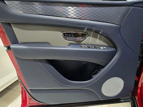 Used 2022 Bentley Bentayga image 30