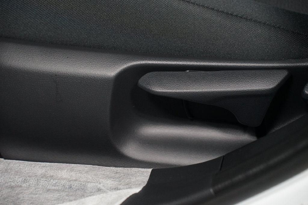 New 2027 Toyota Prius LE FWD image 31