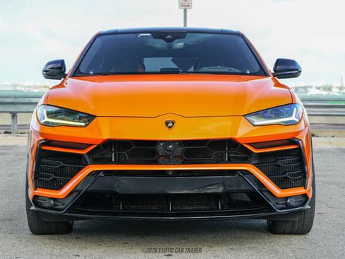 Used 2022 Lamborghini Urus image 13