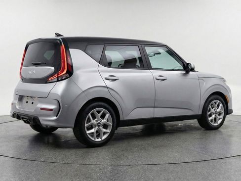 Used 2025 Kia Soul LX w/ LX Technology Package FWD image 9