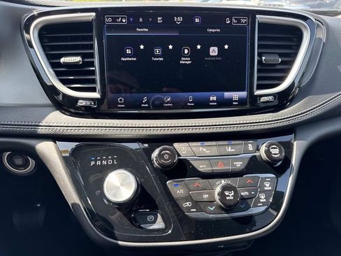 New 2027 Chrysler Pacifica Select AWD/4WD image 26