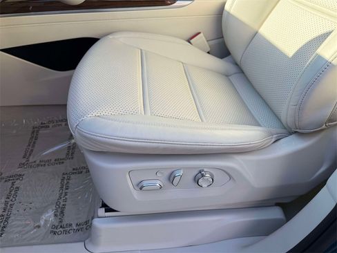 Used 2026 Cadillac Escalade Platinum Sport w/ LPO, ONYX Package image 3