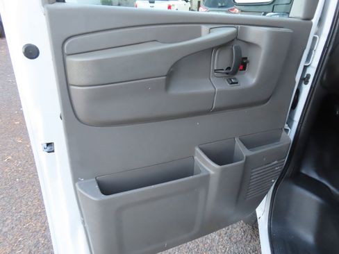 Used 2015 Chevrolet Express 2500 image 9