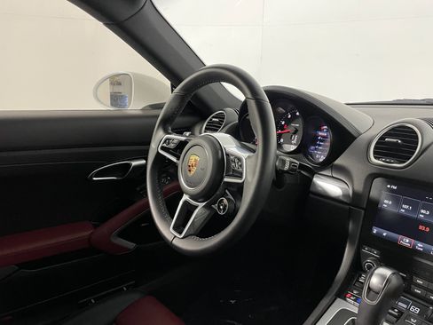 Used 2024 Porsche 718 Cayman image 12