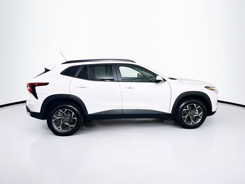 Used 2025 Chevrolet Trax LT FWD image 10