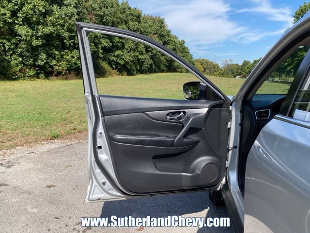Used 2015 Nissan Rogue SV AWD/4WD image 14