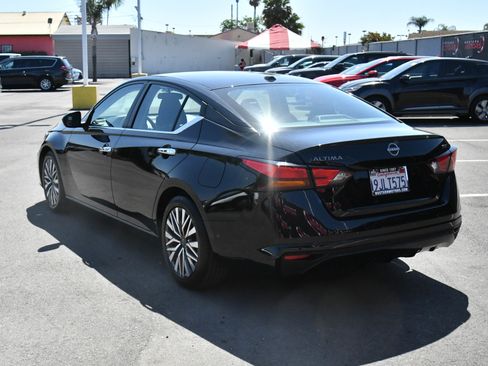 Used 2024 Nissan Altima 2.5 SV FWD image 6