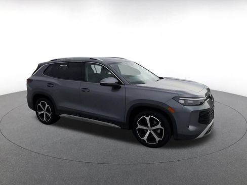 Used 2026 Volkswagen Tiguan SE FWD image 2