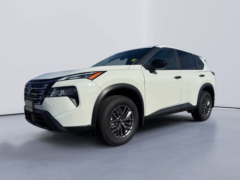 Used 2025 Nissan Rogue S image 2