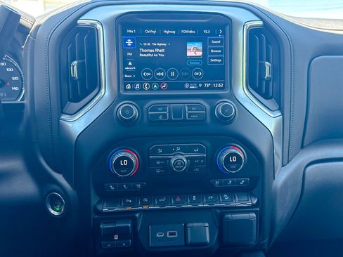 Used 2021 Chevrolet Silverado 1500 LTZ AWD/4WD image 25