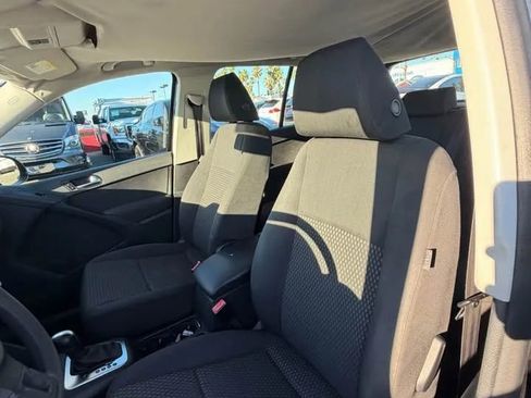 Used 2011 Volkswagen Tiguan S image 6