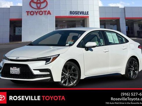 Certified 2025 Toyota Corolla SE w/ Convenience Package FWD image 1