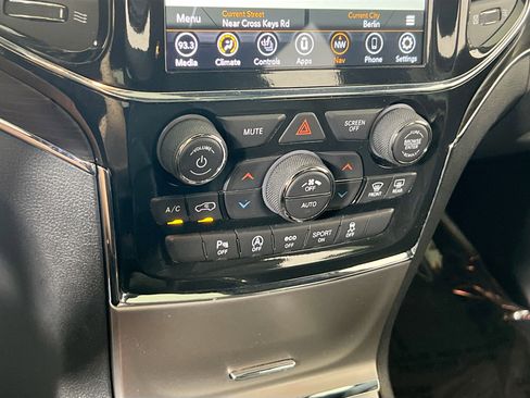 Used 2022 Jeep Grand Cherokee Limited image 15