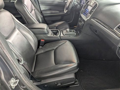 Used 2021 Chrysler 300 Touring L image 31