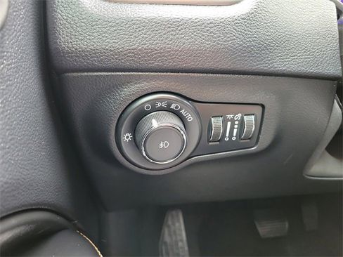 Used 2019 Jeep Compass Latitude image 23