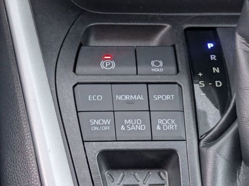 Used 2021 Toyota RAV4 XLE image 16