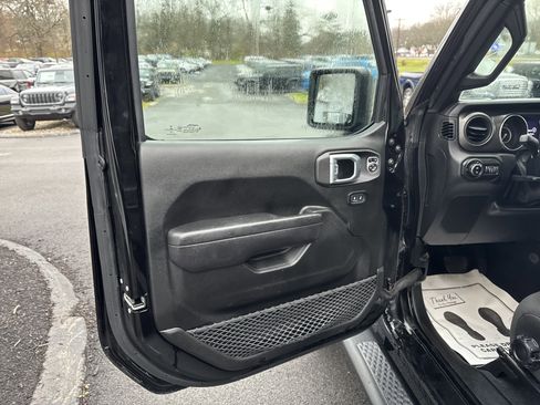 Used 2022 Jeep Gladiator Sport image 15