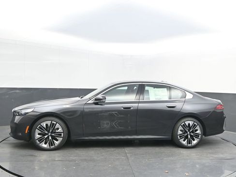 New 2026 BMW 530i w/ Premium Package image 4