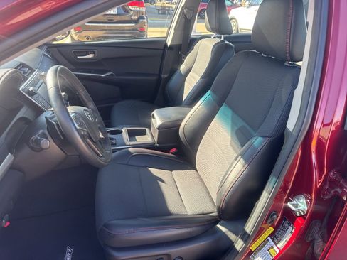 Used 2017 Toyota Camry SE image 7