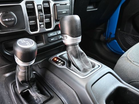 Used 2024 Jeep Gladiator Sport AWD/4WD image 11