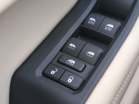 Used 2025 Jeep Grand Cherokee L Limited image 23