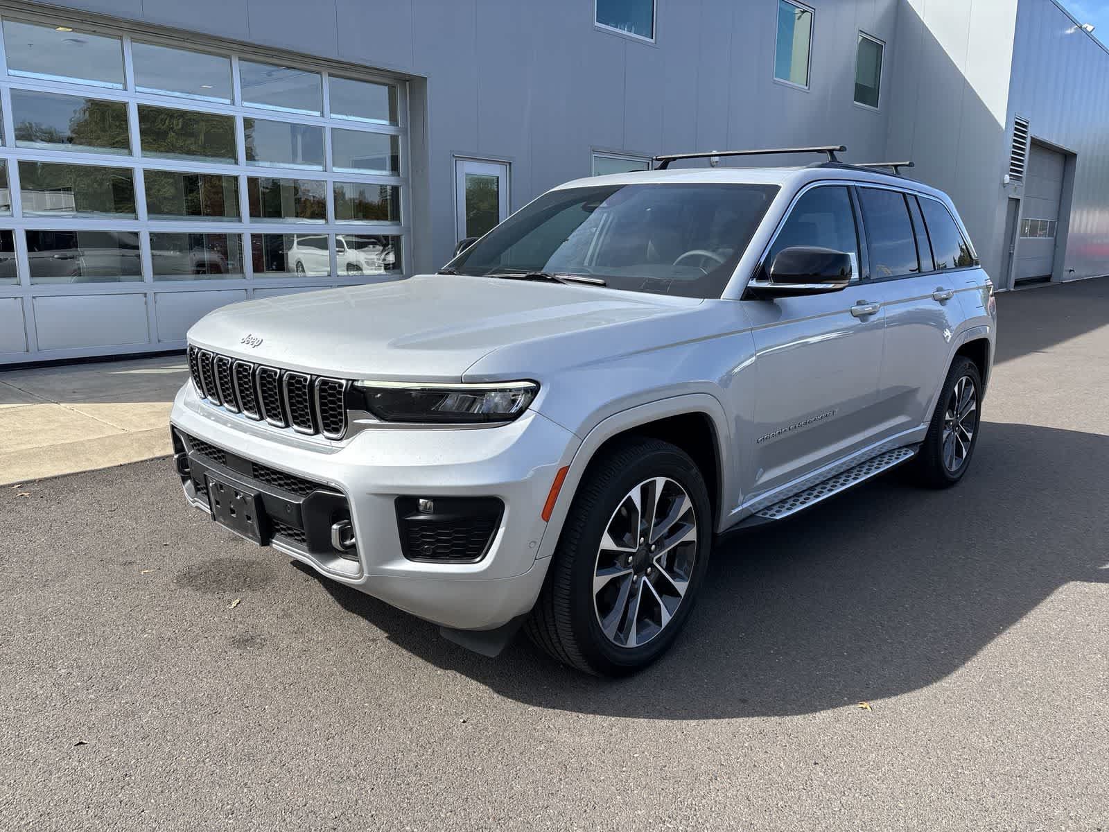 Used 2024 Jeep Grand Cherokee Overland w/ Luxury Tech Group IV AWD/4WD image 1
