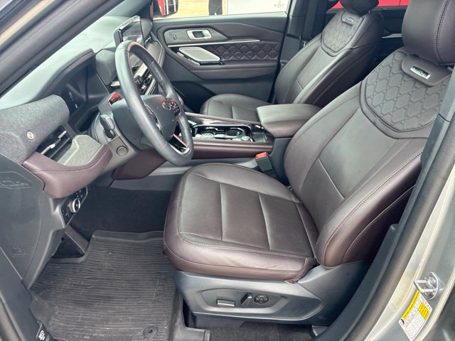 Used 2025 Ford Explorer Platinum w/ Ultimate Package AWD/4WD image 17