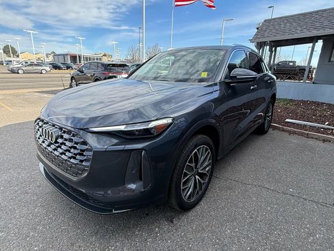 Used 2025 Audi Q5 Premium Plus w/ Premium Plus image 3
