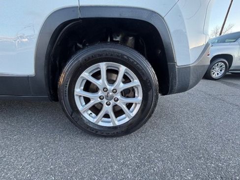 Used 2015 Jeep Cherokee Latitude image 15