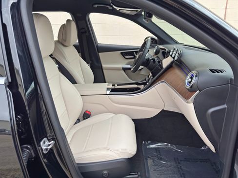 Used 2025 Mercedes-Benz GLC 350e 4MATIC image 15