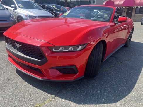 Used 2024 Ford Mustang Convertible RWD image 11