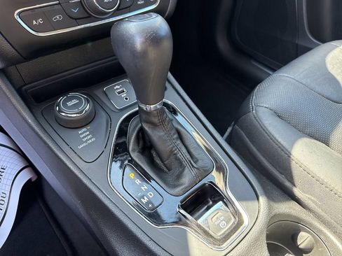 Used 2020 Jeep Cherokee Limited AWD/4WD image 35