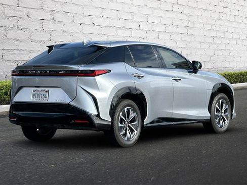 Used 2025 Lexus RZ 300e image 4