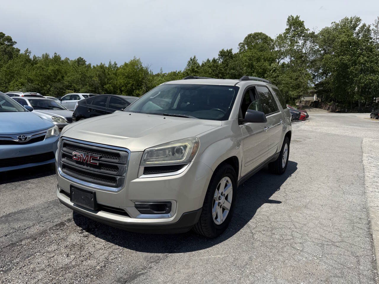 Used 2013 GMC Acadia SLE FWD image 2