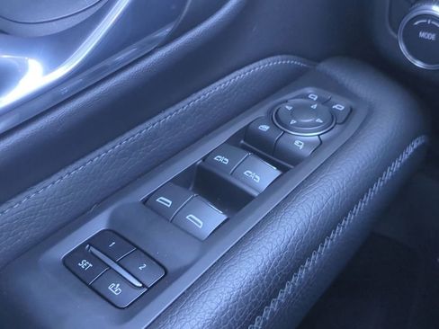 Used 2023 GMC Yukon XL Denali image 32