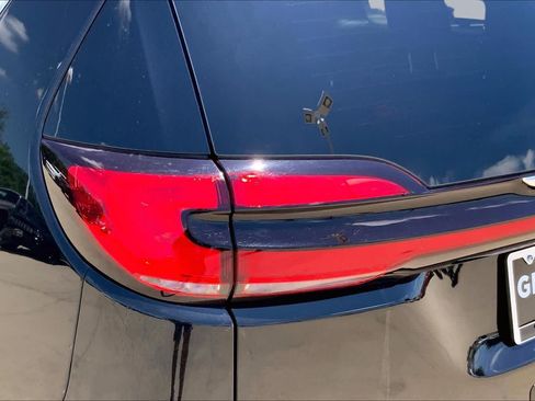 Used 2025 Chrysler Pacifica Select FWD image 28