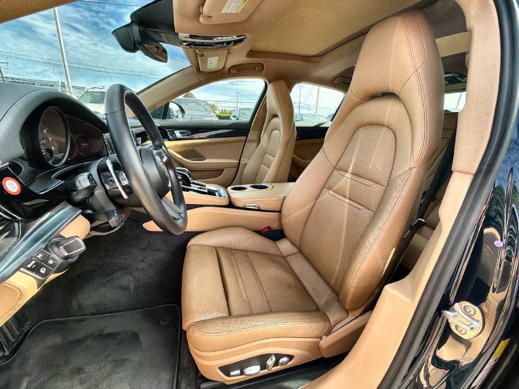 Used 2021 Porsche Panamera RWD image 19