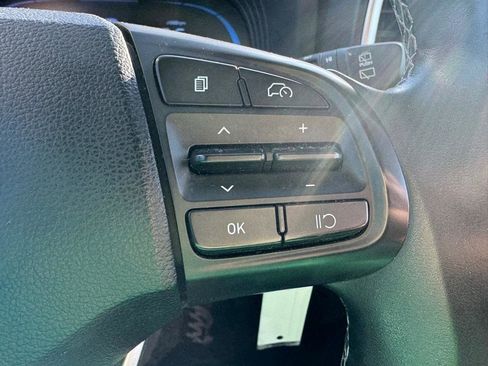 Used 2023 Hyundai Venue SEL image 20