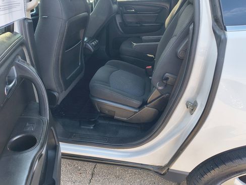 Used 2017 Chevrolet Traverse LT w/ Style and Technology Package FWD image 17