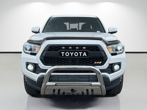 Used 2017 Toyota Tacoma SR5 w/ Tow Package RWD image 8