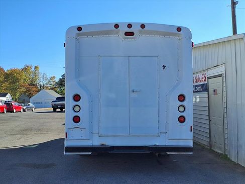 Used 2006 Ford E-350 and Econoline 350 Super Duty image 4