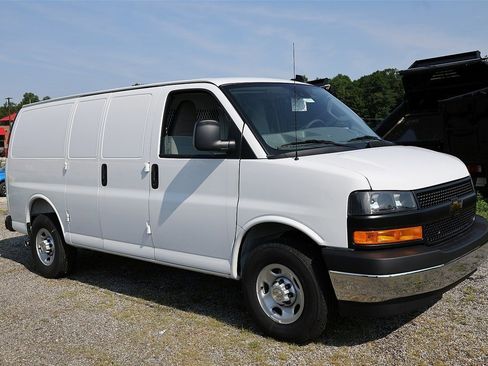 New 2025 Chevrolet Express 3500 w/ Driver Convenience Package image 19