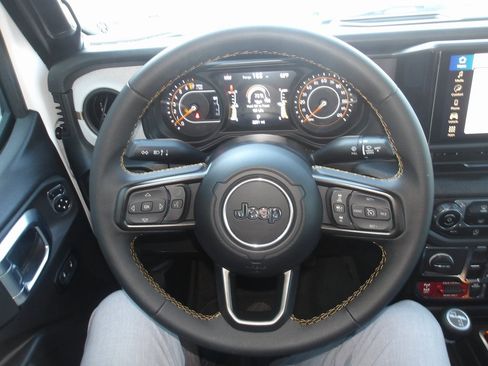 Used 2024 Jeep Gladiator Sport image 13