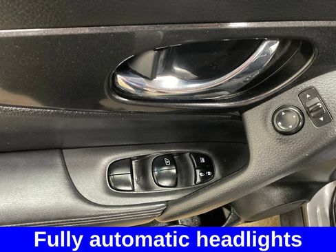 Used 2017 Nissan Rogue SV AWD/4WD image 9